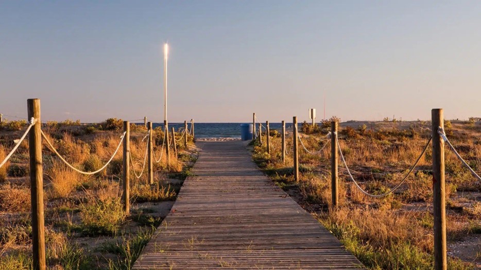 Imagen para los medios: Consulta sobre la modificación de la ordenanza de uso de las playas de Viladecans, con el objetivo de establecer la regulación de playas declaradas libres de humo